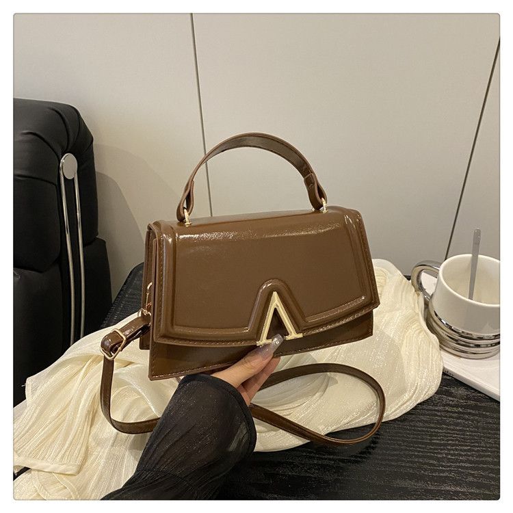 Elegante, kleine Umhängetasche im französischen Stil für Damen – minimalistische Tragetasche aus PU-Leder mit Magnetverschluss, geräumiges Innenfach für die wichtigsten Dinge des täglichen Bedarfs_voghion.com