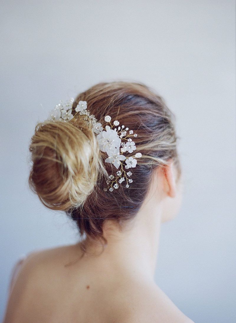 Bijuterii de păr Nouă vânzare fierbinte pieptene de păr cu flori lucrate manual, accesorii rochii de mireasă albe, căciulă, accesorii de mireasă_voghion.com