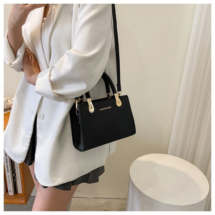 Borsa quadrata piccola da donna a tracolla con una spalla, versione coreana casual, tendenza moda 2024_voghion.com