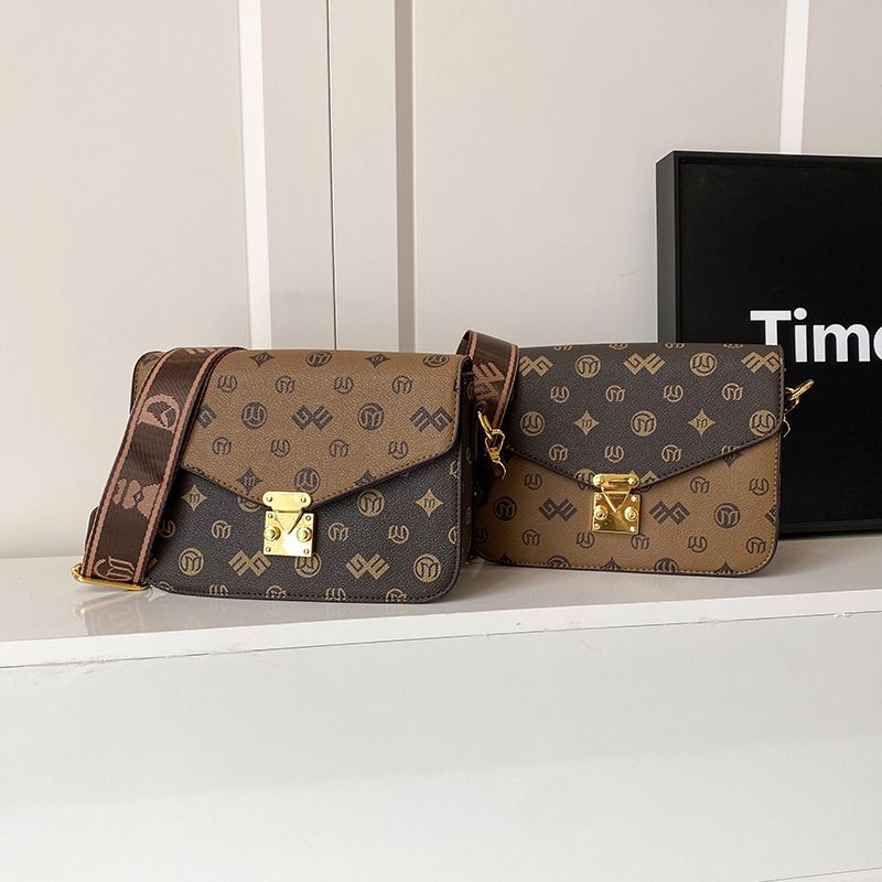 High-End For Women 2025 New Versatile Classic Shoulder Crossbody With Printed Letters Small Square Bag_voghion.com