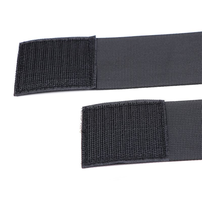 Sistema di ritenuta bondage a 4 punti: cinghie incrociate regolabili + polsini in pelle imbottiti per un gioco di potere sicuro_voghion.com