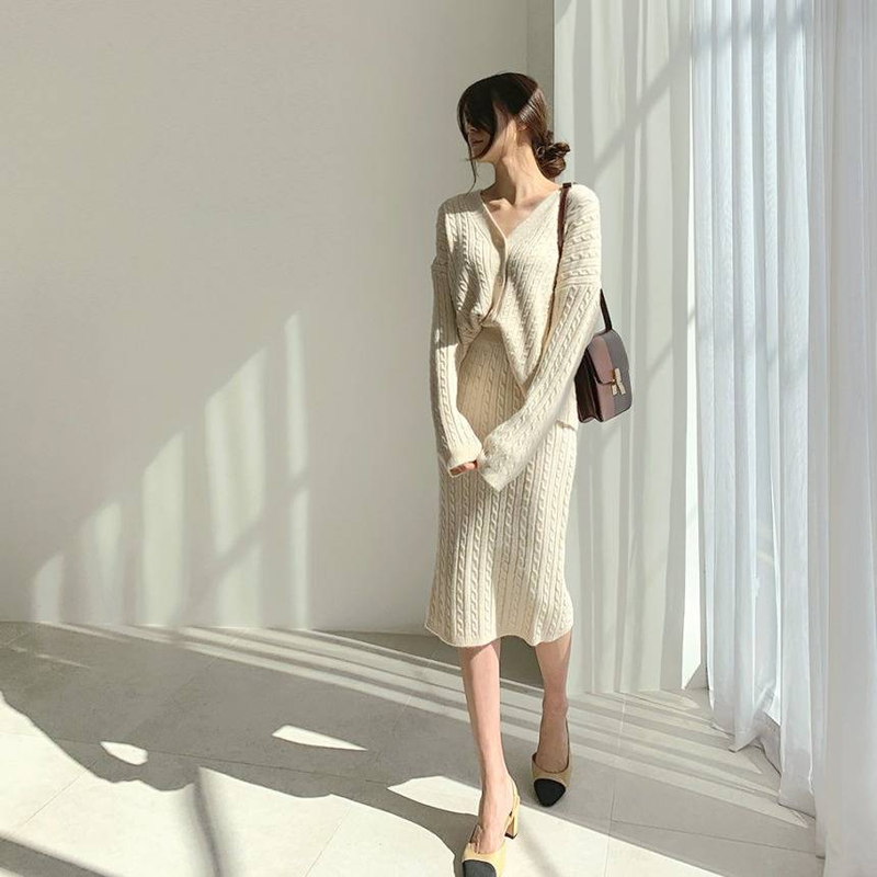 Elegant Knit Sweater & Midi Skirt Set – Soft Pastel Tones, High-Waisted Flare Hem (Office-to-Date Outfit, Spring/ Fall Essential)_voghion.com