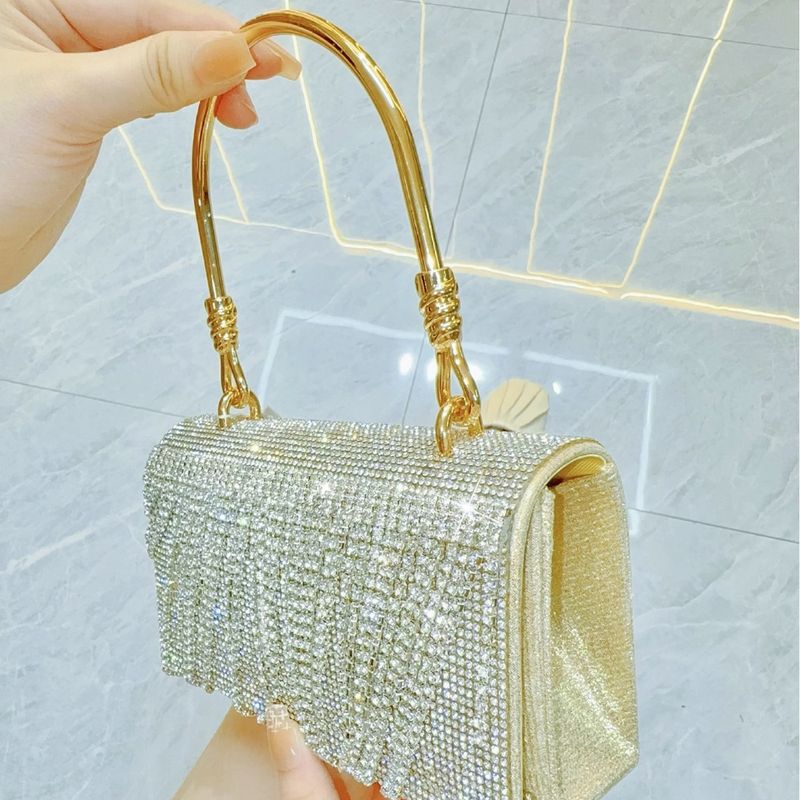 Nuove borse da sera con tracolla inclinata e nappa diamantata_voghion.com