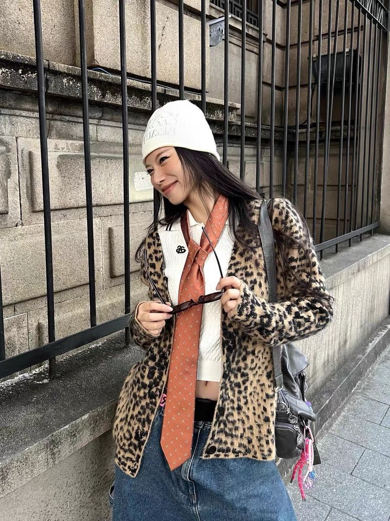 New Versatile American Style Leopard Print V-Neck Knitted Cardigan Hot Girl Sweater Coat Soft Fuzzy 4146_voghion.com