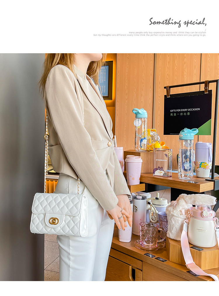 2023 New Women's Fragrant Wind Lingge Golden Ball Chain Crossbody Versatile Small Square Bag One Shoulder_voghion.com
