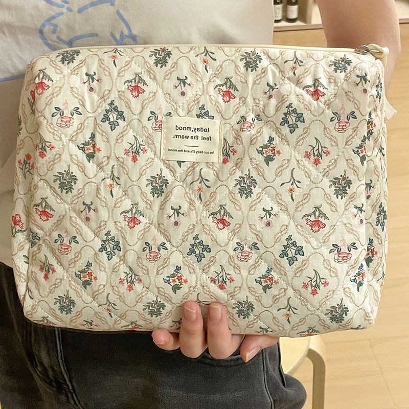 Blumen-Kosmetiktasche, süße, tragbare Cartoon-Spültasche für Studenten, gesteppt, große Kapazität, süße, frische Aufbewahrungstasche_voghion.com