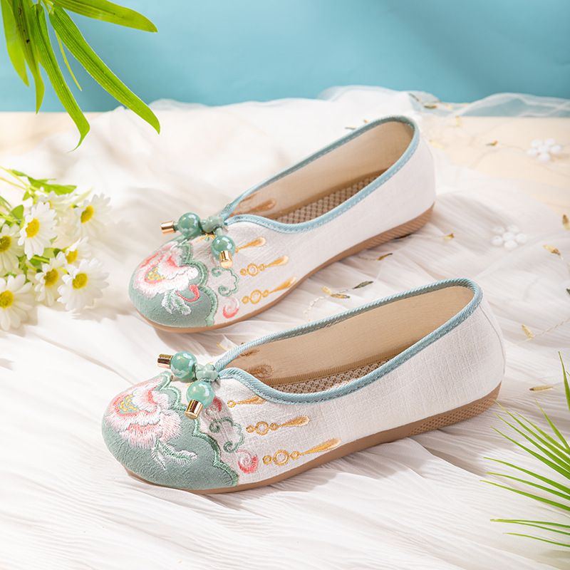 Scarpe da donna Scarpe di stoffa vecchie primaverili Scarpe ricamate in stile nazionale da donna Scarpe cheongsam in stile antico Scarpe di stoffa con tacco basso Scarpe ricamate_voghion.com