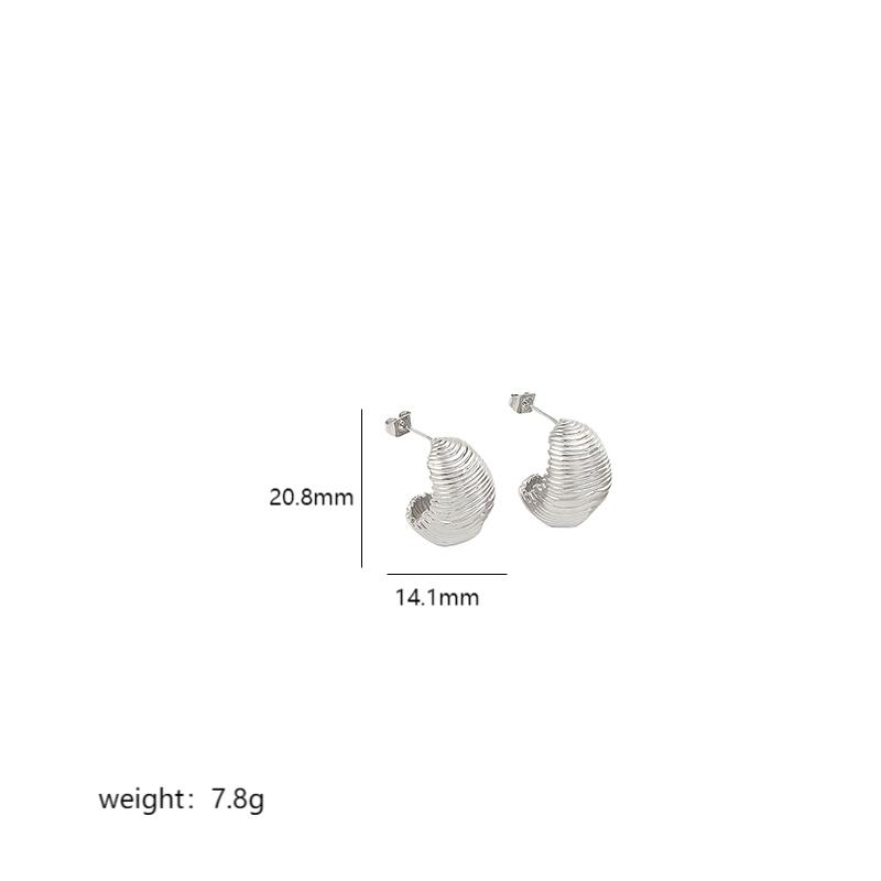 The latest trendy retro style with a stylish mirror stripe and droplet shaped earrings, paired with minimalist goddess ear accessories for parties_voghion.com