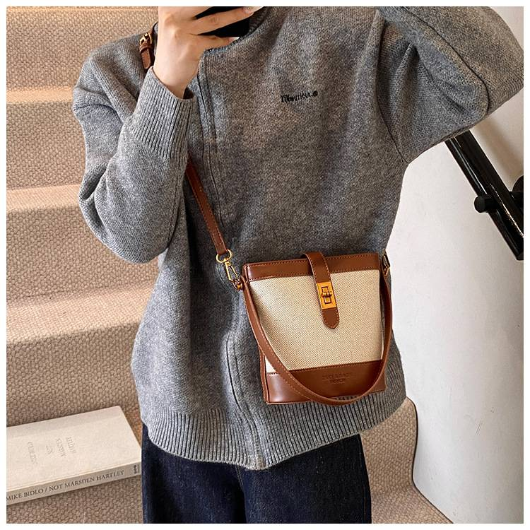 Borsa a secchiello da donna squisita per autunno e inverno, nuova e comoda da tenere a mano, con cuciture in tessuto dal senso avanzato e borsa a tracolla con colori a contrasto_voghion.com