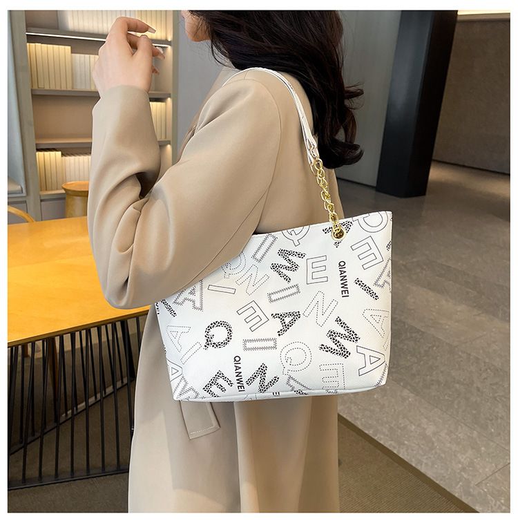 Women's Bags Commuter Handbag Shoulder Bag Retro Fashion Casual Bag Female Trend Spring New Large Capacity Tote Bag_voghion.com
