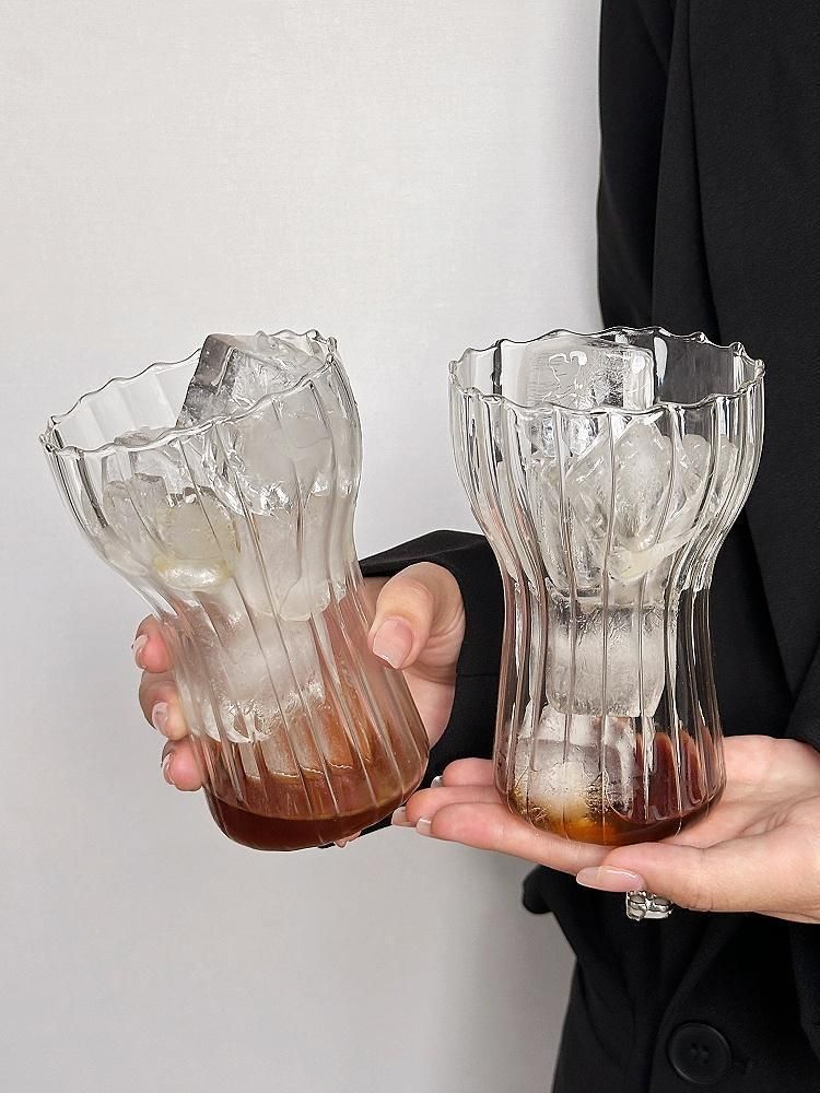 Tazza alta trasparente per infusione a freddo con nicchia per acqua in vetro a strisce verticali irregolari INS Coffee di alto valore_voghion.com