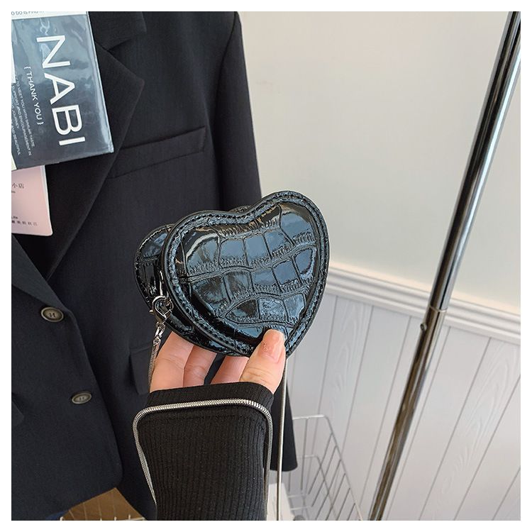 Mini für Frauen 2025 Neue trendige weinrote Kette Einzelschulter-Crossbody-Tasche in Herzform mit Pfirsichherz_voghion.com