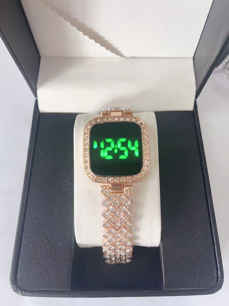 Quadratische kleine duftende Wind Diamant Led Uhr Legierung Strap Touch Damenuhr Mode_voghion.com
