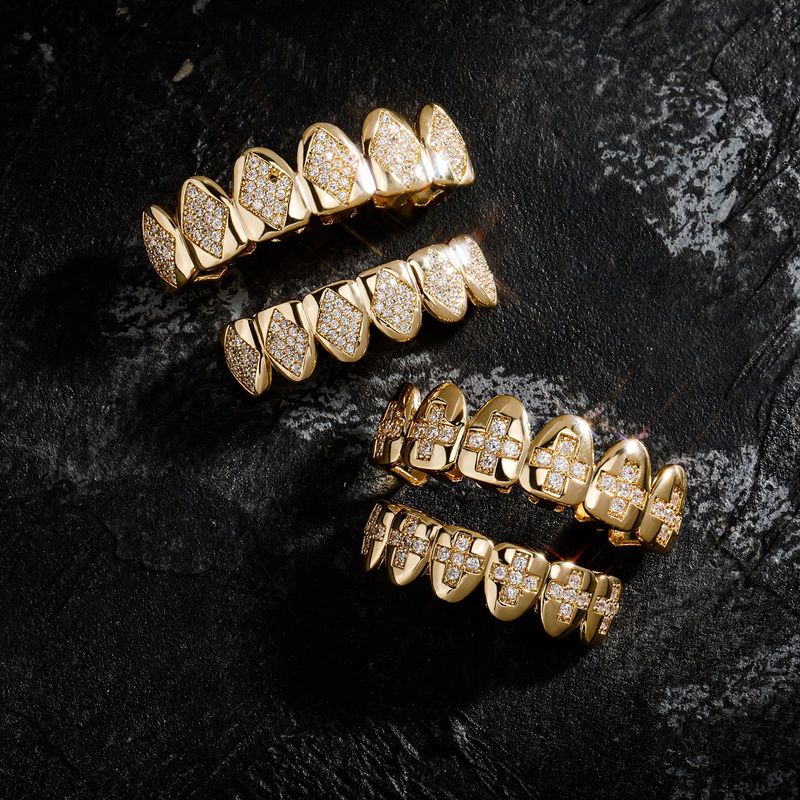 Grillz a croce placcati in oro Hip Hop con zirconi cubici micro-pavé - Gioielli dentali geometrici unisex per Halloween e feste, set superiore/inferiore_voghion.com