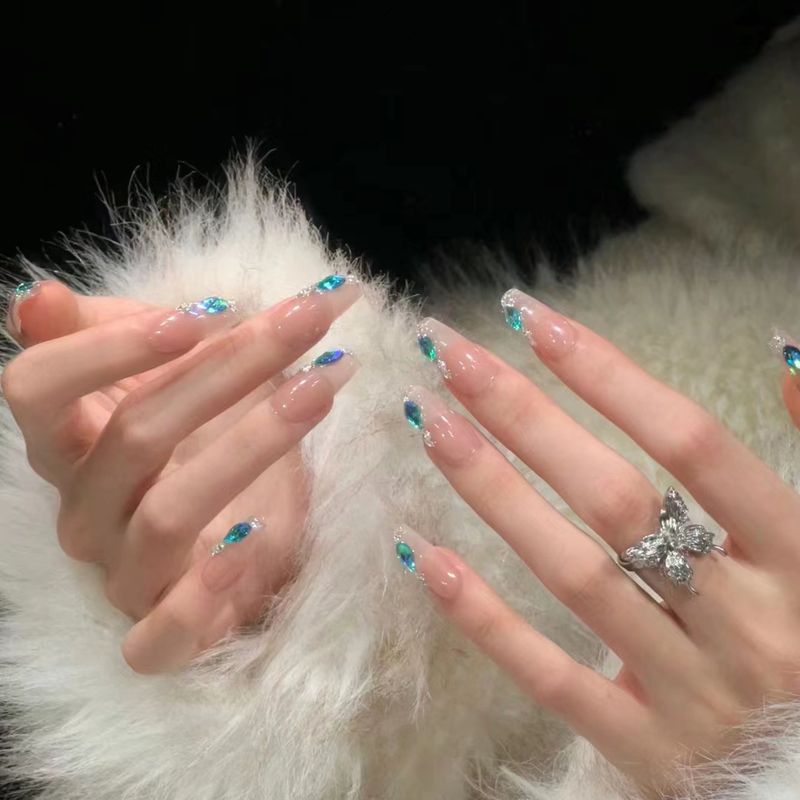 Langer nackter Pfauenblauer Diamant-Nagellack mit Rüstung, cooles und cooles Temperament, Nagellackstück, fertiges Produkt_voghion.com