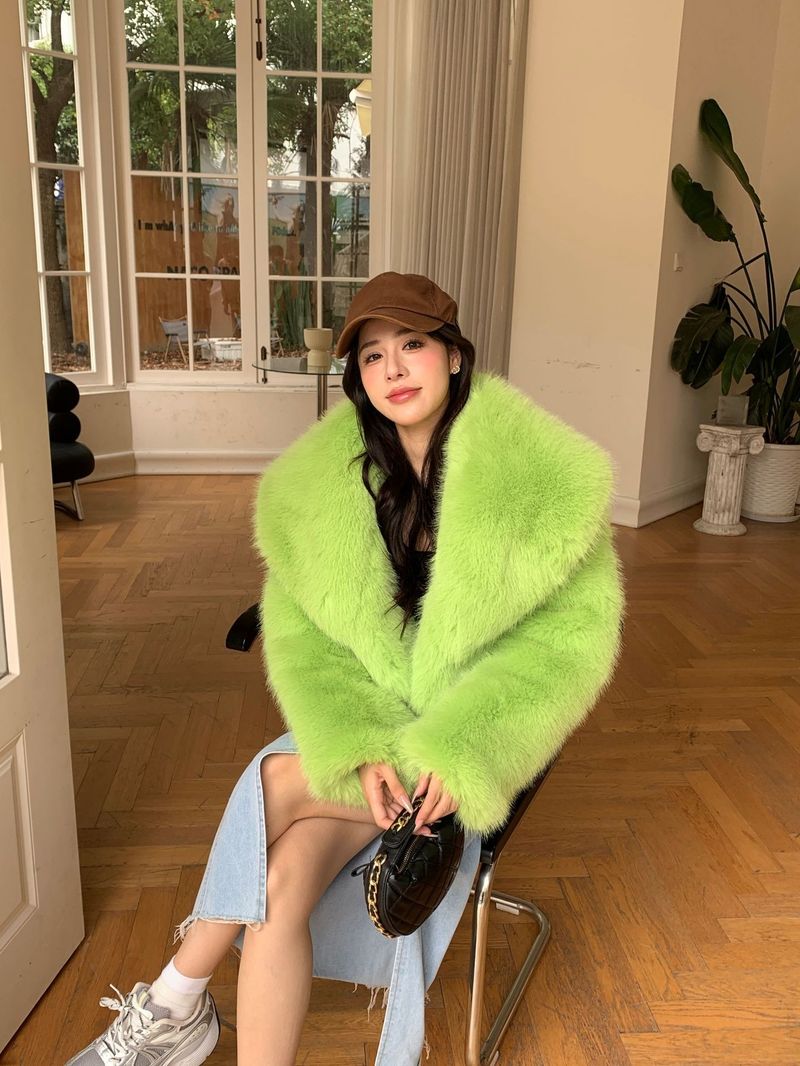 Leuchtend grüne Jacke aus Kunstfuchspelz – koreanisch inspirierter flauschiger Kurzmantel für Damen_voghion.com