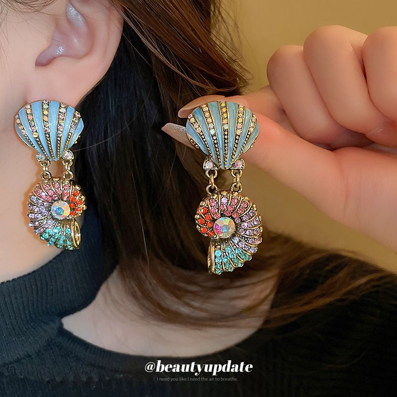 Collier de perles double couche en forme d'étoile et de coquillage en diamant médiéval avec un style luxueux et léger, une créativité exagérée, une chaîne de collier,_voghion.com
