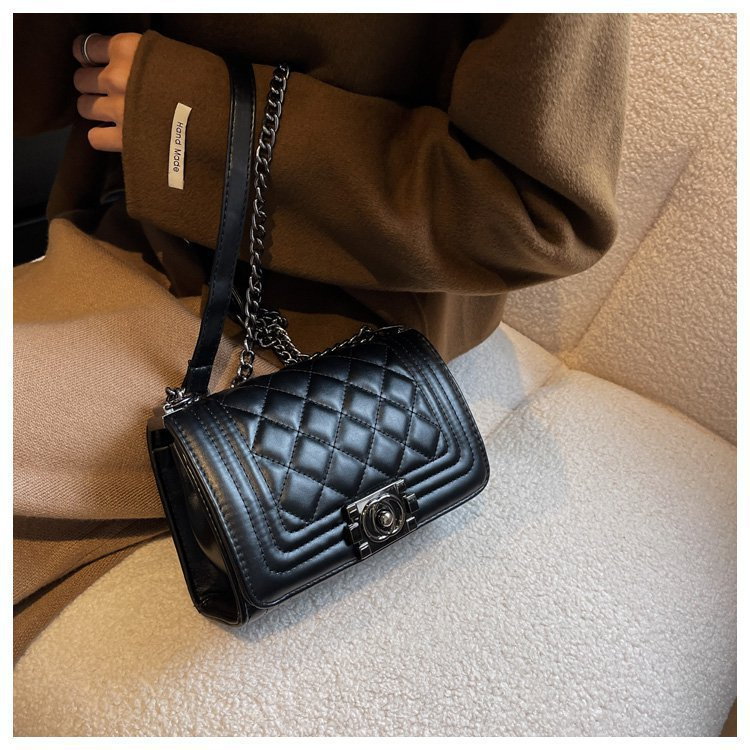 Modieuze gewatteerde schoudertas met kettingriem - Kleine crossbodytas Trendy vierkante portemonnee met slotsluiting, casual chique stijl voor dagelijks gebruik_voghion.com