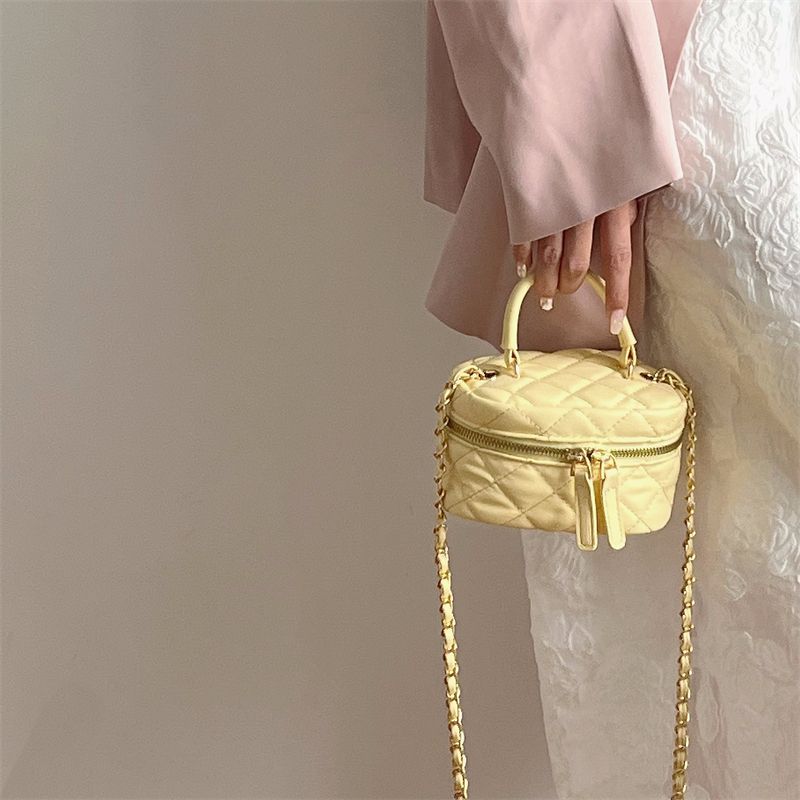 Xiaoxiangfeng Moda Donna 2024 Nuova Catena Portatile Versatile Mini Borsa a Tracolla con Bocca a Spalla Rossa_voghion.com