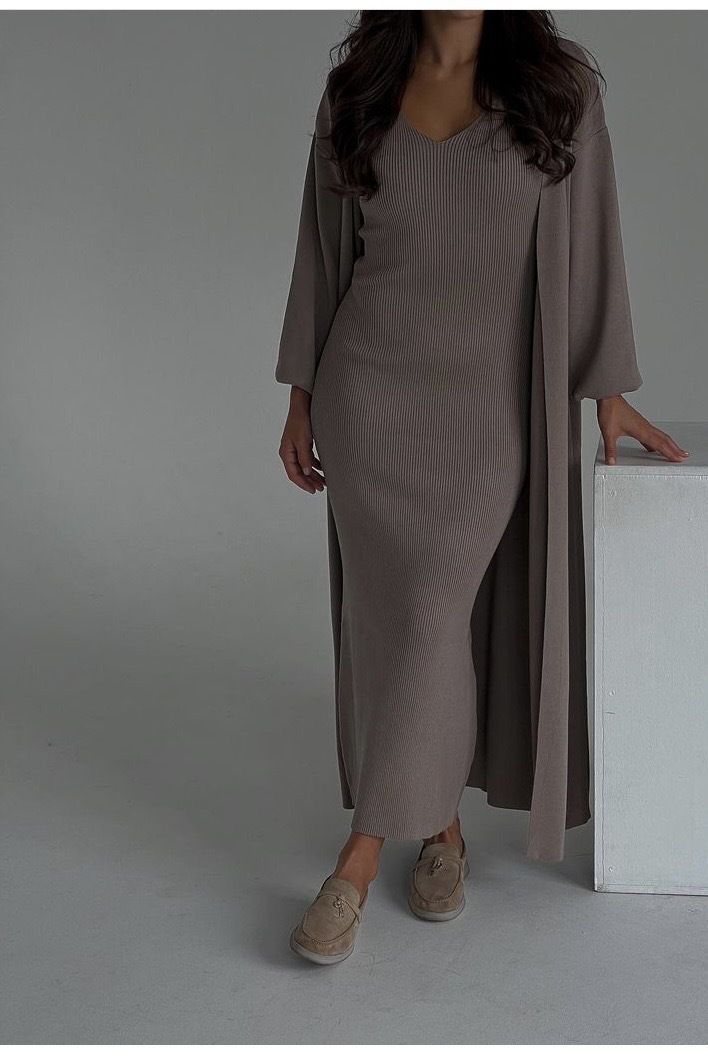 Langes Strickkleid-Set – Minimalistische gerippte Tunika und Rock (Weiß/Schwarz/Rosa/Gelb/Grau/Weinrot, XS-XXXL)_voghion.com