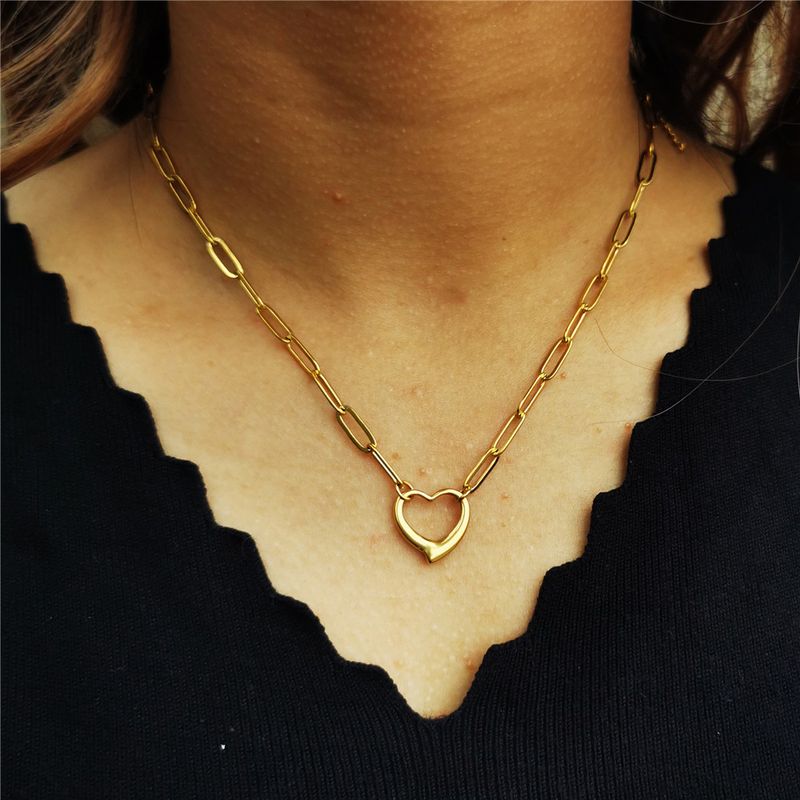 Women's Jewelry Fashion Niche Design Exquisite Stainless Steel Paper Clip Chain Love Hollow Pendant Clavicle Temperament Necklace_voghion.com