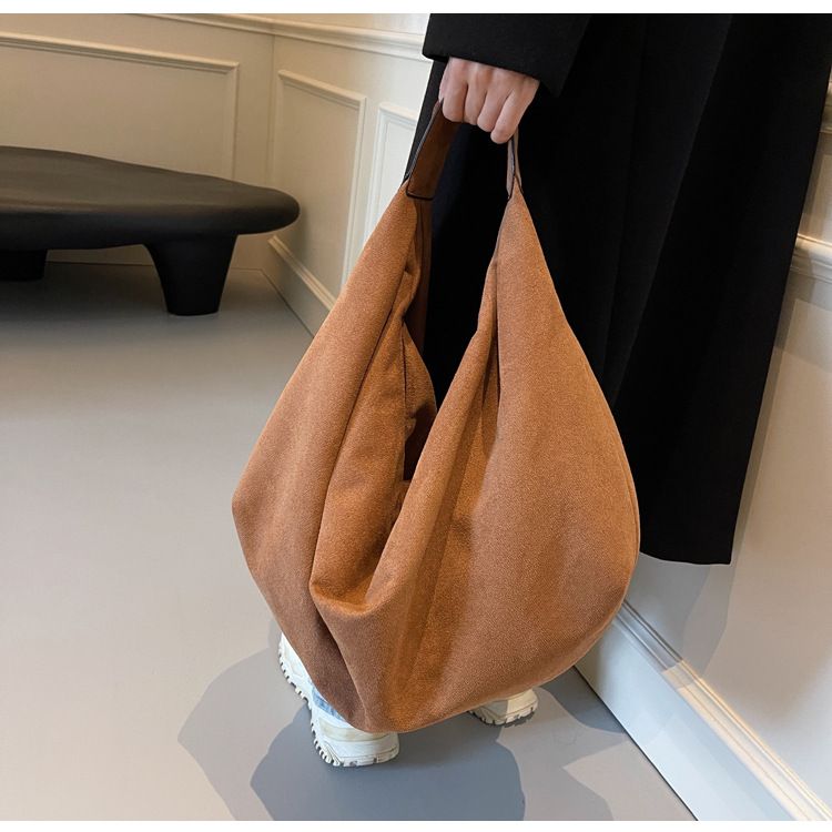 Alkalmi és pihentető nagy kapacitású táska női új őszi és téli ingázó válltáskához, velúr táska_voghion.com