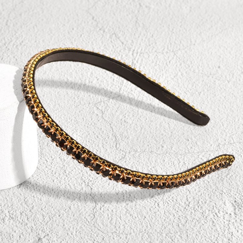 Leichter Luxus-Barock mit schlichtem Temperament und vielseitigem Haarschmuck. Feines Stirnband mit Wasserdiamanten für Frauen_voghion.com