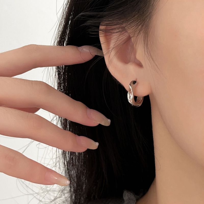 Orecchini pendenti Möbius irregolari in argento puro per donna - Design di nicchia, atmosfera lussuosa, versatili clip per orecchini_voghion.com