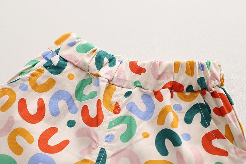 Set da 2 pezzi per bambini, con maglietta a maniche corte e pantaloncini, modello estivo da ragazzo, modello Cross Border, con stampa a fiori e lettere._voghion.com