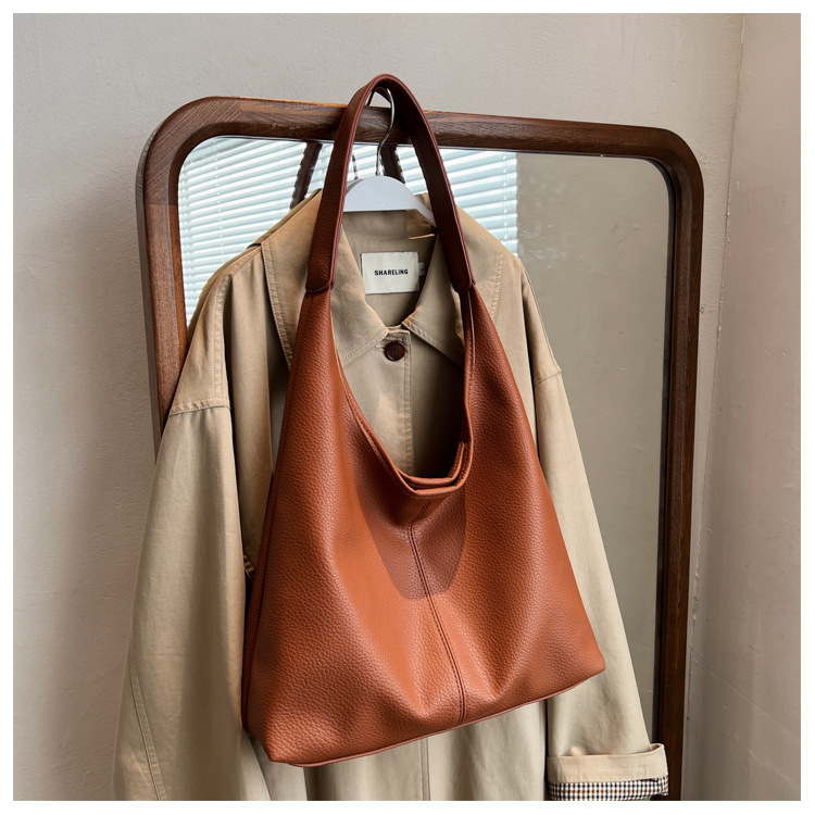 New fashionable women's bags for spring and summer, single shoulder underarm bag with large capacity crossbody bag, high-end commuting tote bag_voghion.com