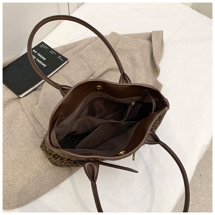 2024 leopard print frosted tote with buckle for commuting women, large capacity, lightweight, ins trendy single shoulder_voghion.com