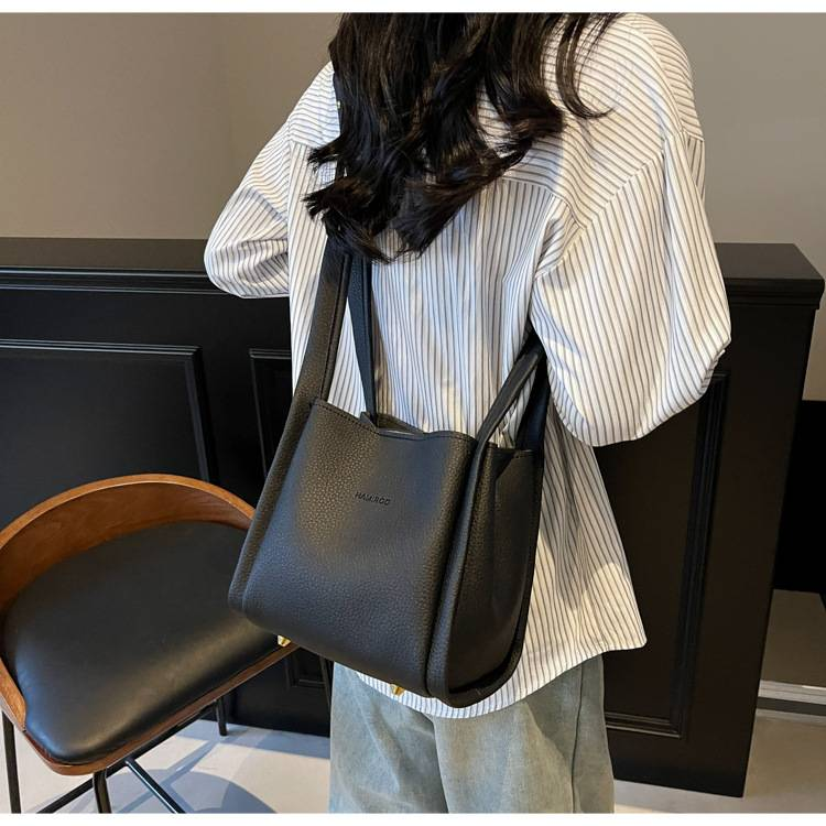 Zweiteilige, weiche Schultertasche mit Litschi-Muster für Mütter im Außenhandel. Neue, lässige, einfache, tragbare diagonale Tasche für das Leben._voghion.com