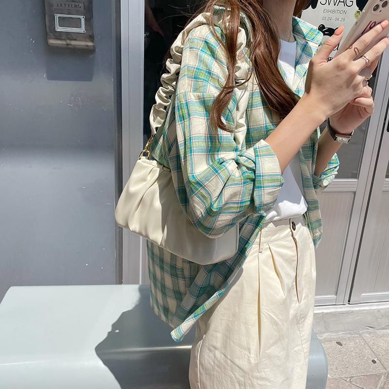 Borsa a tracolla monospalla versatile, di bassa qualità, con tracolla a forma di nuvola bianca plissettata estiva da donna_voghion.com