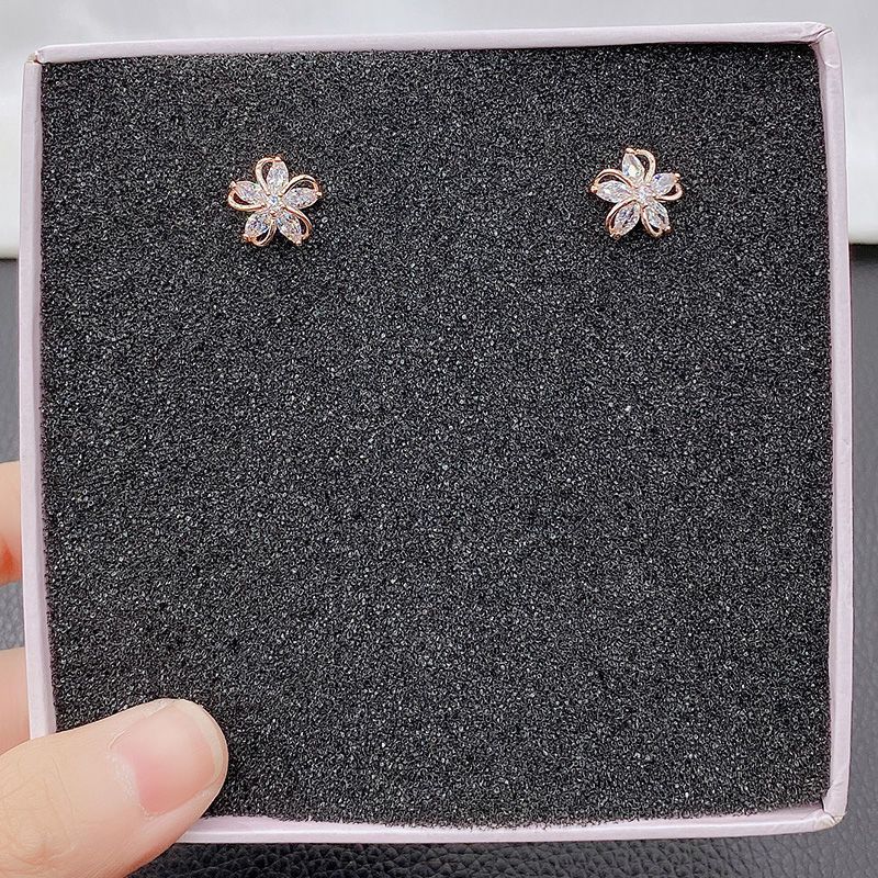 Korean Style Five-Petal Flower Versatile Niche Stud Simple Fashion Trend Elegant Gentle Fairy Earrings_voghion.com