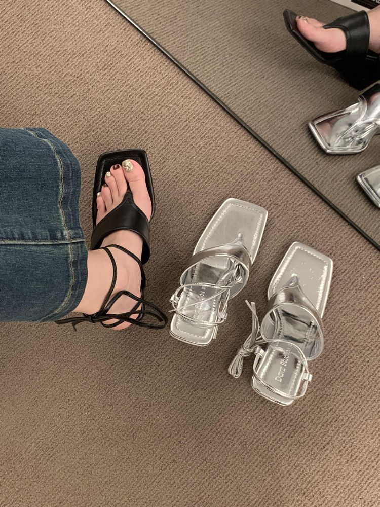 Sandalias de tiras de alta gama de estilo francés para mujer, estilo popular en línea, chanclas plateadas de tacón alto con cuña y punta cuadrada_voghion.com
