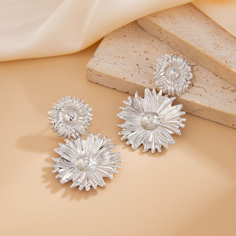 Orecchini pendenti con perle e girasole plissettati, linea di moda Ins, clip per orecchini a clip_voghion.com