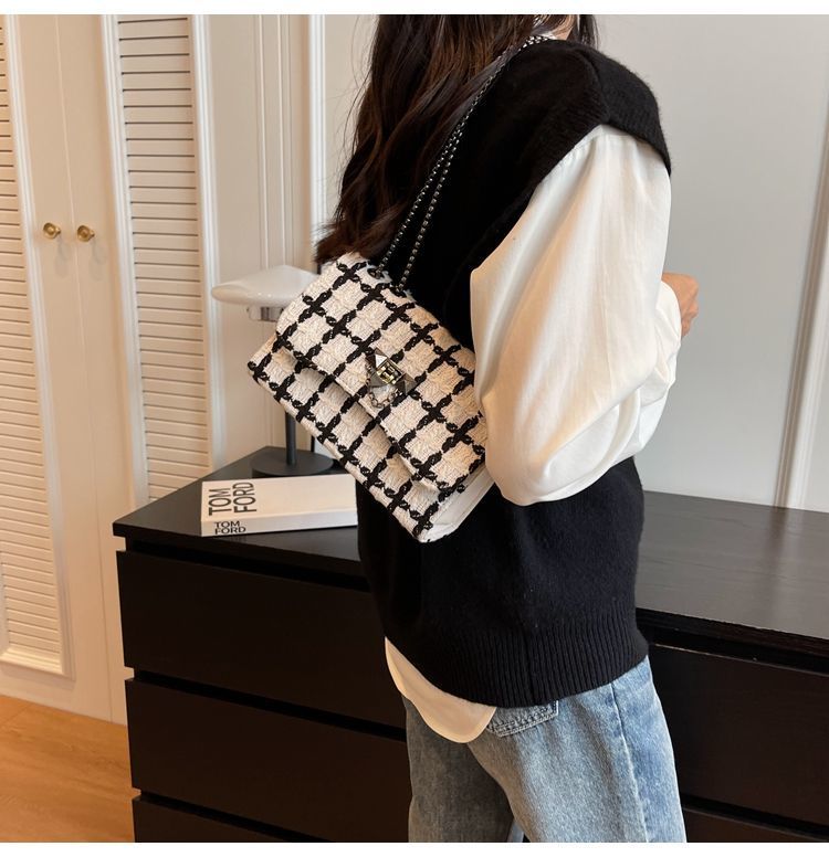 Xiaoxiangfeng Licht Luxus Wolle für Frauen 2023 Neue Trendy Mode Kette Textur Einzelnen Schulter Crossbody Kleine Quadratische_voghion.com