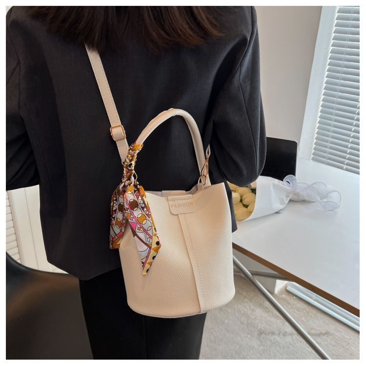 Neue Tasche für Damen, modischer und hochwertiger Seidenschal, einfache handgehaltene Eimertasche, Schultertasche, Umhängetasche_voghion.com