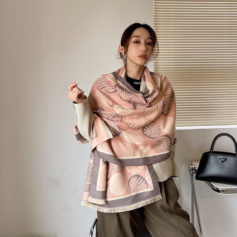 Sciarpa in cashmere a pois rotondi grandi per autunno e inverno per donna, alla moda, d'atmosfera, di alta qualità, scialle_voghion.com
