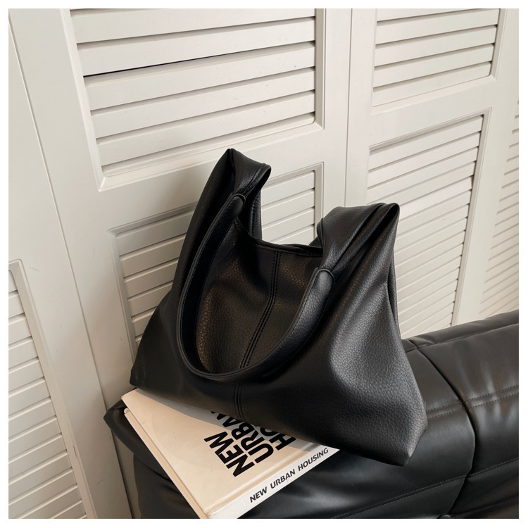 New fashionable women's bags for spring and summer, single shoulder underarm bag with large capacity crossbody bag, high-end commuting tote bag_voghion.com