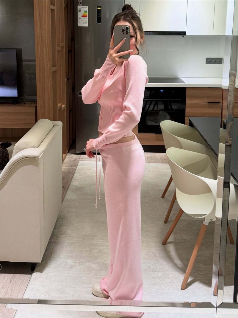 Completo da donna in maglia tinta unita con pantaloni: morbido, aderente e versatile per l'autunno/inverno_voghion.com