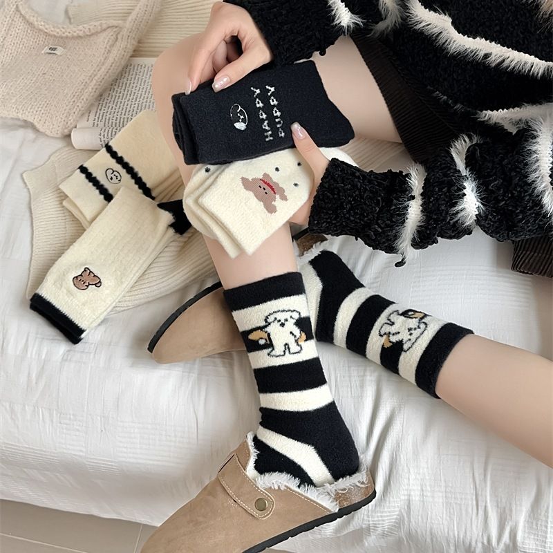 Calzini ricamati con cartoni animati da donna e da uomo - Calzini morbidi in pile australiano, spessi e caldi, a metà polpaccio, per la casa, l'inverno e l'uso quotidiano_voghion.com