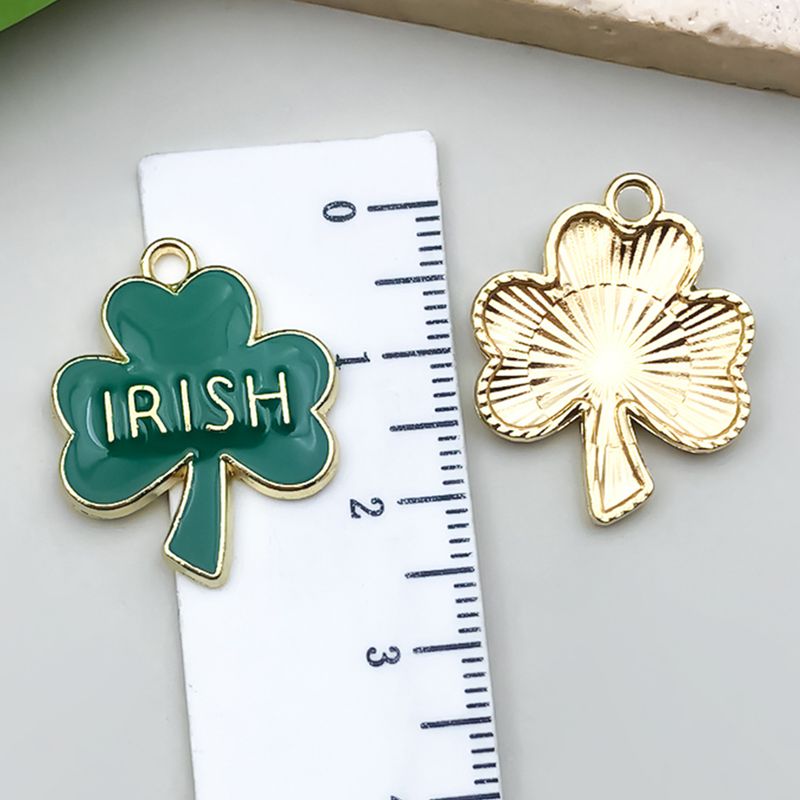 Set di accessori per gioielli fai da te Lucky Clover - 15 pezzi di ciondoli a forma di quadrifoglio e trifoglio per collana, portachiavi, ciondolo (verde, stili misti)_voghion.com