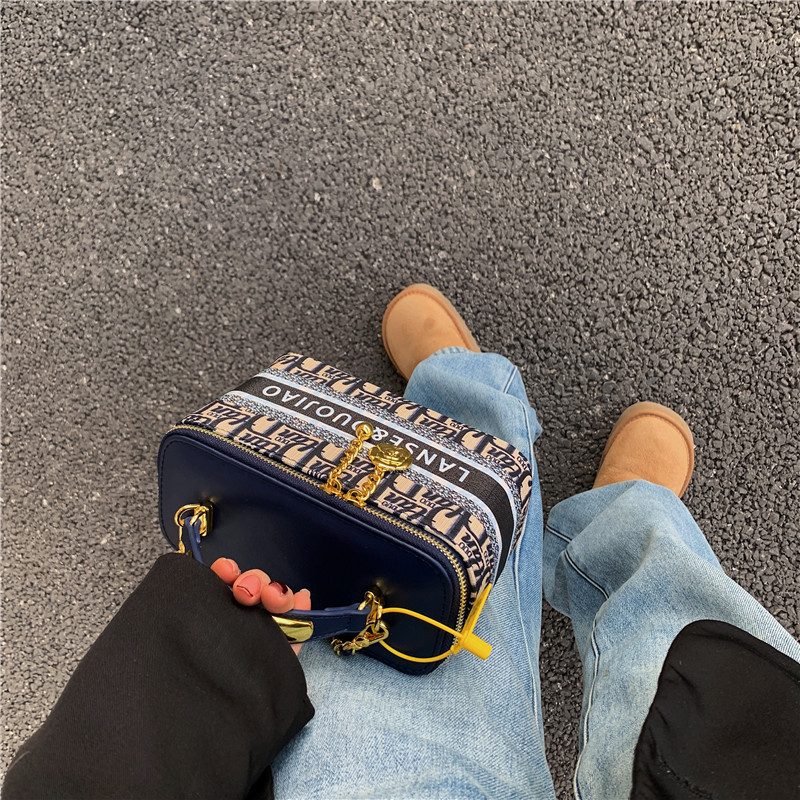 Hochwertige und Nischen-Designer-Box mit Aufdruck für Damen 2024 Neue Pendlertasche mit einer Schulter und kleiner quadratischer Umhängetasche_voghion.com