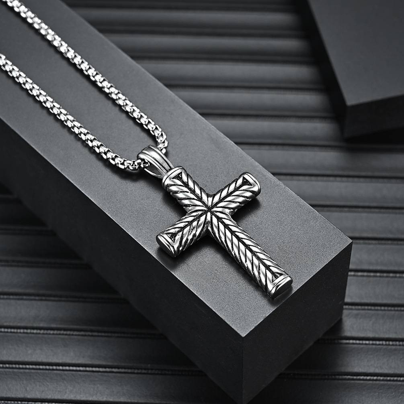 Collana da uomo con ciondolo a croce gotica in acciaio inossidabile - Catena in acciaio al titanio in stile punk rock per audaci dichiarazioni di moda_voghion.com