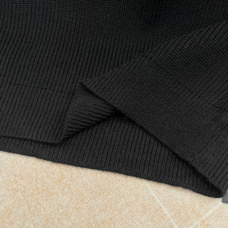 Herrenpullover mit Stehkragen und Kunstpelzbesatz – Winter-Strickpullover mit kontrastierendem Kragendesign_voghion.com