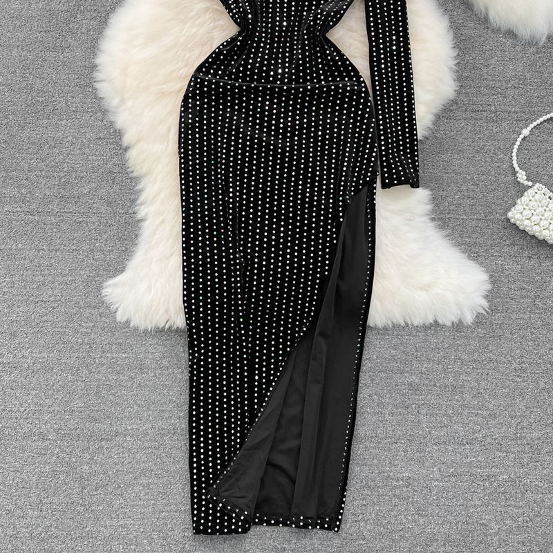 Abito invernale glamour in velluto con spacchi da donna, abito midi aderente a maniche lunghe con spalle scoperte e dettagli in strass, abito da festa sexy a vita alta_voghion.com