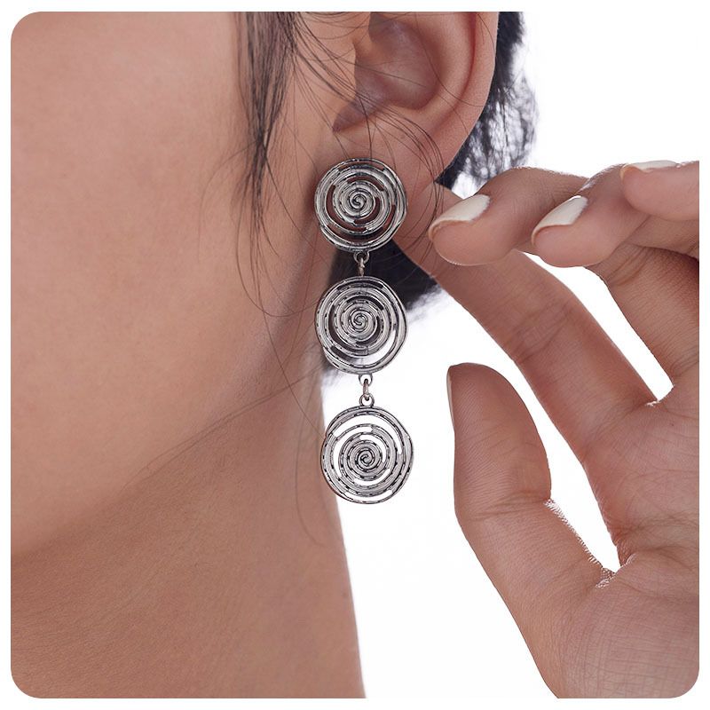 orecchini in acciaio inossidabile con personalità rotonda e filo, orecchini in acciaio al titanio di vendita calda da donna_voghion.com