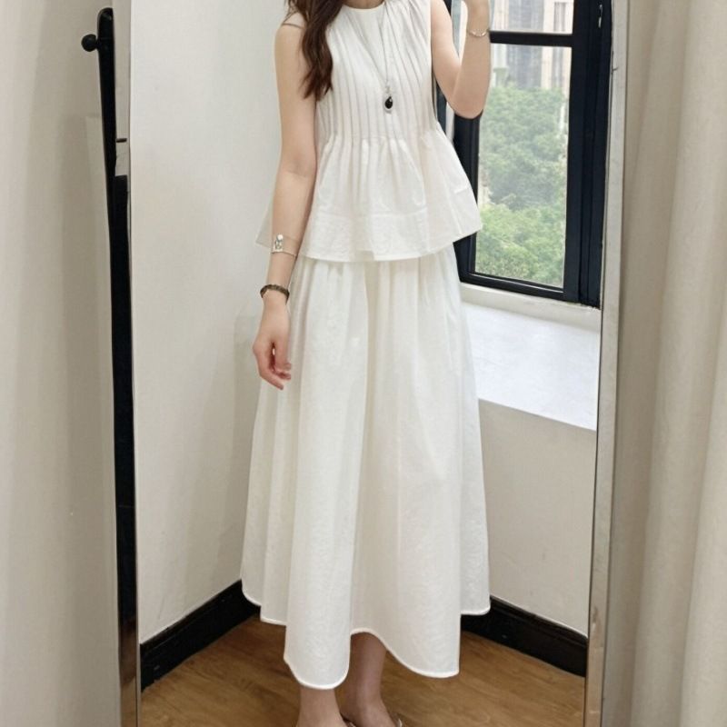 2025 Fashion Matching Set: Stilvolles High-End-Zweiteilerset aus weißem ärmellosem kurzem Oberteil und Rock für Damen_voghion.com