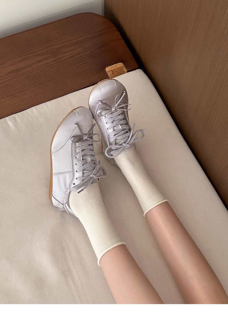 Lan Cabinet Weiche und flauschige weiße Sneakers mit Schleife für Mädchen, Sommer-Schnürschuhe, lässige Agan-Trainingsschuhe für Damen_voghion.com